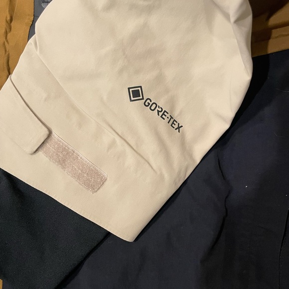 686 Men Gore Tex Ski Snowboard Shell Jacket XL worn once - Picture 3 of 10